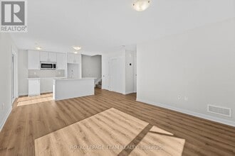 913 Creekway Private in Ottawa, ON - Building Photo - Building Photo