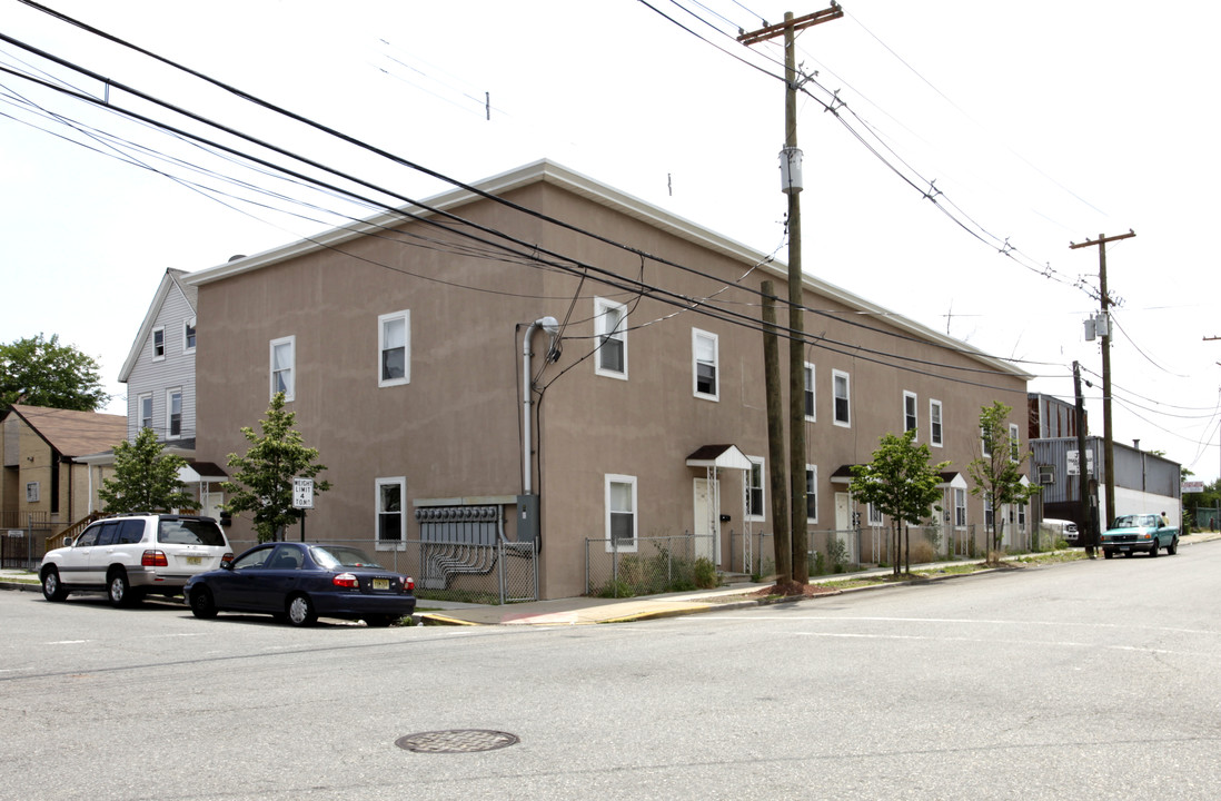 660 South Park St in Elizabeth, NJ - Building Photo