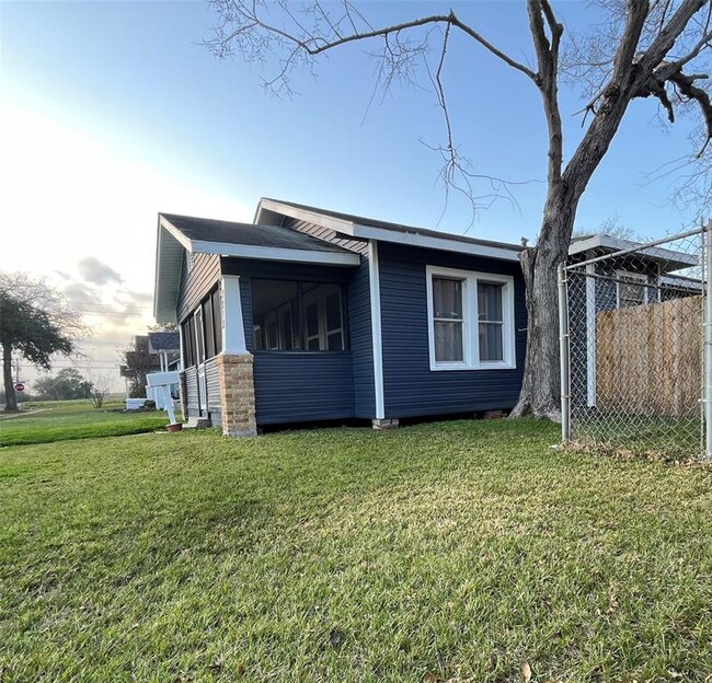 3218 Ohio St in Baytown, TX - Building Photo - Building Photo