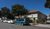 215 E Valencia Ave in Los Angeles, CA - Building Photo - Building Photo