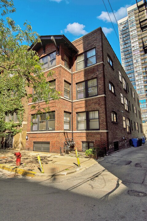 3153 N Hudson Ave in Chicago, IL - Building Photo