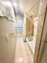 1136 SW Gibbs St in Portland, OR - Building Photo - Building Photo