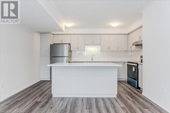 600 Benninger Dr in Kitchener, ON - Building Photo - Building Photo