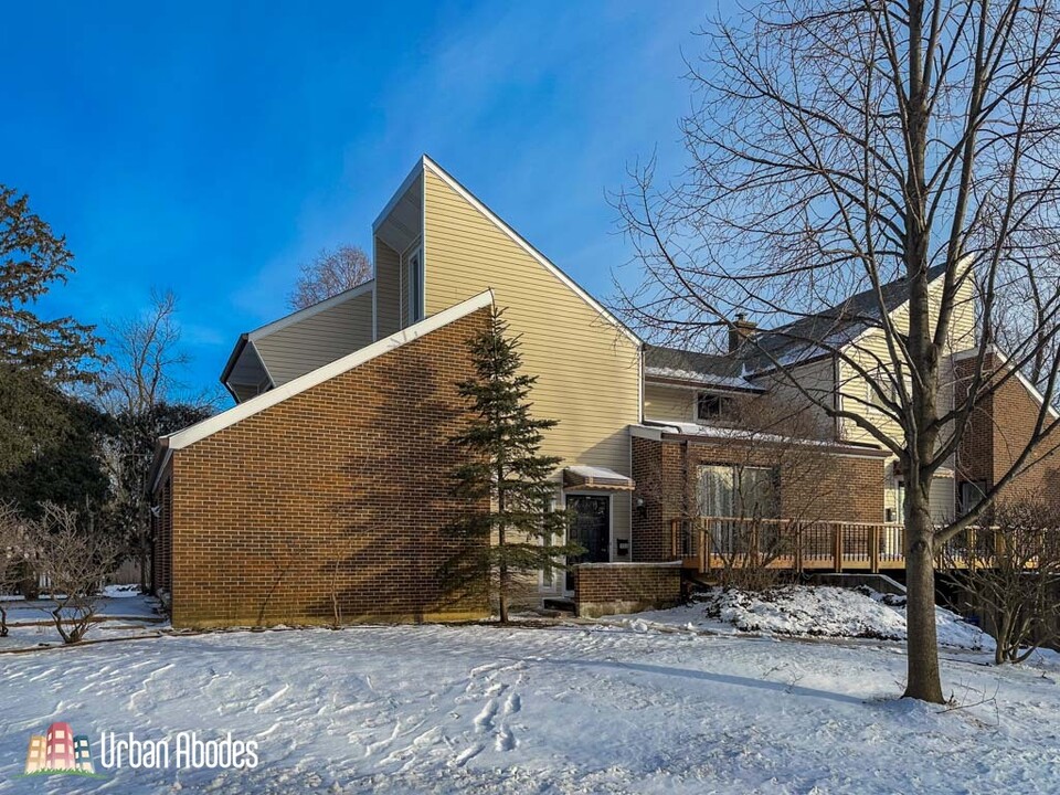 806 Harvard St, Unit M02B in Wilmette, IL - Foto de edificio