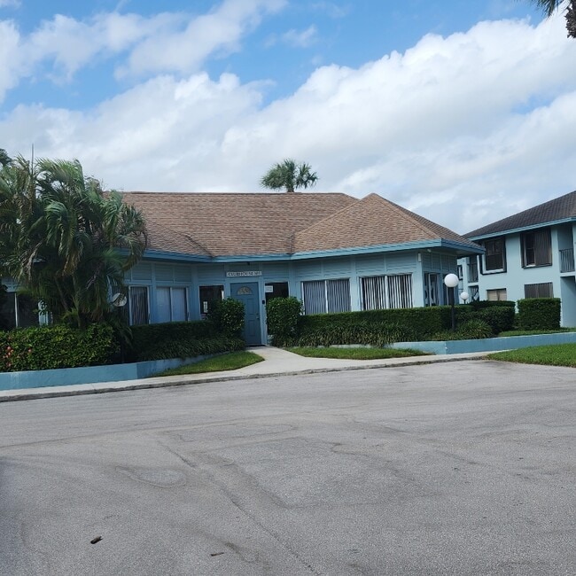 950 S Kanner Hwy in Stuart, FL - Building Photo - Building Photo