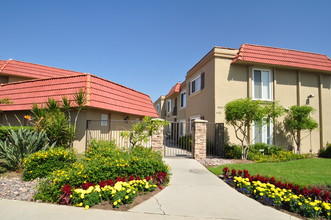 Crestview Apartments in La Mesa, CA - Building Photo - Building Photo