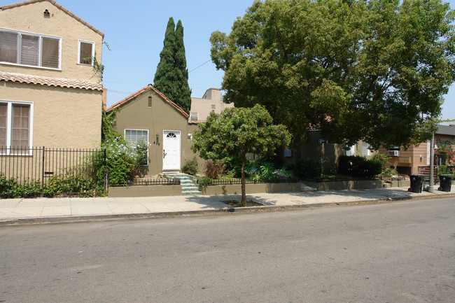 413-419 S Coronado St in Los Angeles, CA - Building Photo - Building Photo