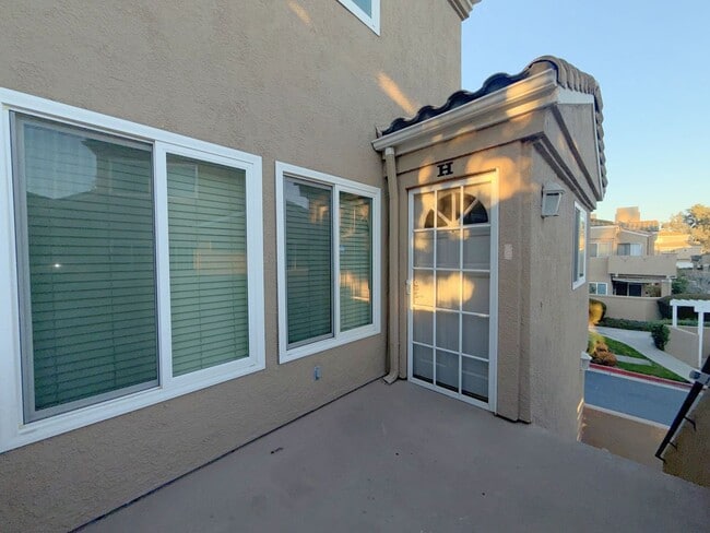 2708 Montego Way in Ontario, CA - Building Photo - Building Photo