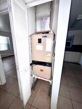 14140 NE 2nd Ct in Miami, FL - Foto de edificio - Building Photo