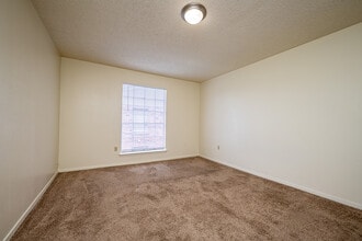Bellemont Victoria II in Baton Rouge, LA - Building Photo - Interior Photo