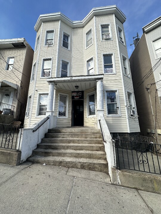 147 Beech St in Yonkers, NY - Building Photo