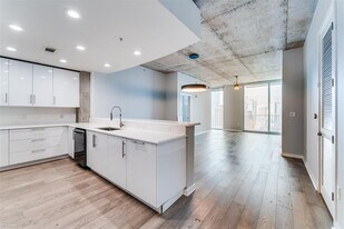 360 Nueces St in Austin, TX - Building Photo