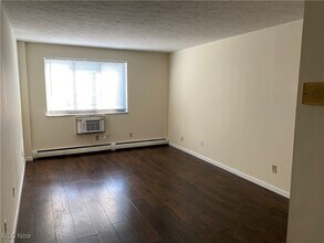 17901 Lakeshore Blvd in Cleveland, OH - Building Photo - Building Photo