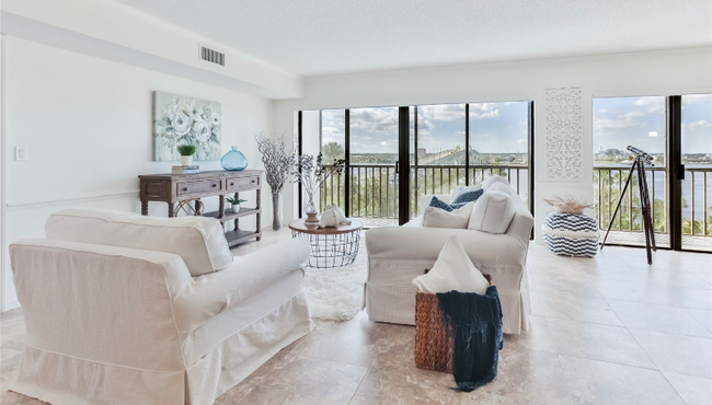 property at 944 S Peninsula Dr