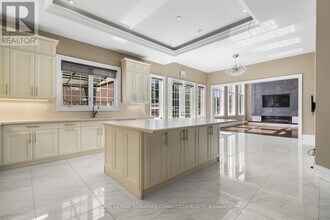 376 Torrey Pines Rd in Vaughan, ON - Building Photo - Building Photo