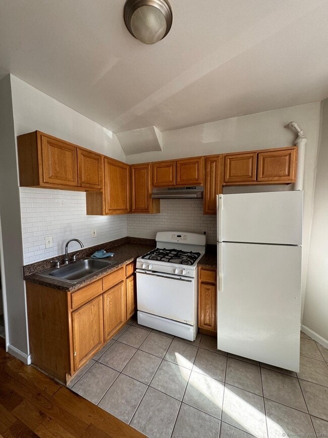property at 1873 Stratford Ave