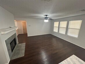 217 Heritage Dr in Crowley, TX - Building Photo - Building Photo