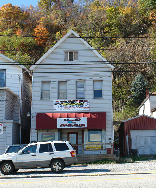 715 Freeport Rd in Creighton, PA - Foto de edificio - Building Photo