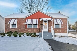 10446 St Charles Rock Rd in St. Ann, MO - Building Photo