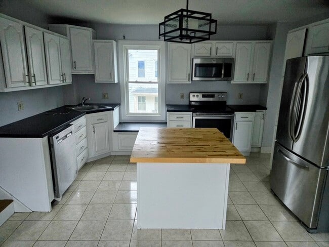 76 Plain St in Taunton, MA - Building Photo - Building Photo
