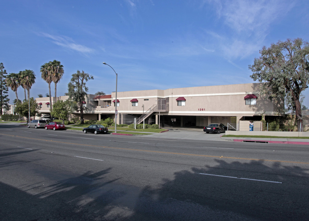 The Edgewood Park Apartments in Anaheim, CA - Building Photo