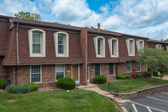 Chateau De Ville Condominiums in St. Louis, MO - Foto de edificio - Building Photo