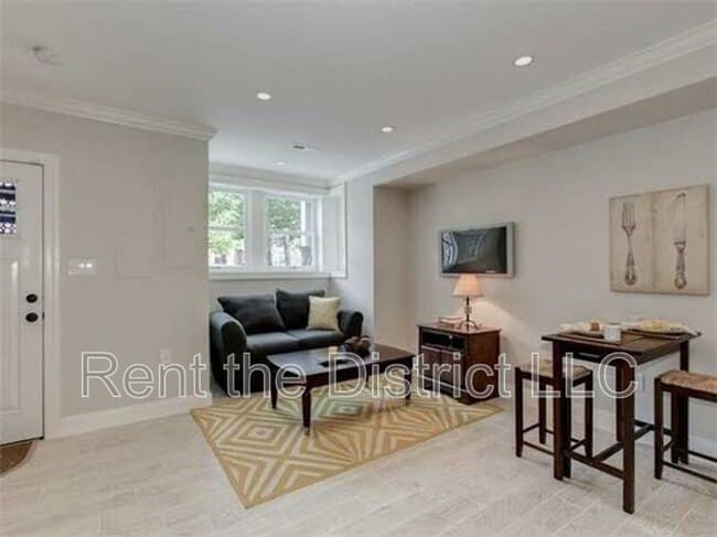 15 Q St NW in Washington, DC - Building Photo - Building Photo