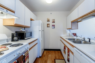 Geary Estates Apartments in Junction City, KS - Building Photo - Interior Photo