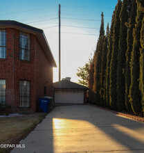 1321 James Kelley Dr in El Paso, TX - Foto de edificio - Building Photo