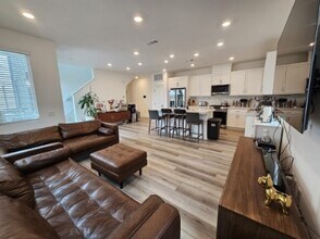 2402 Cascalote Lp in San Diego, CA - Building Photo - Building Photo