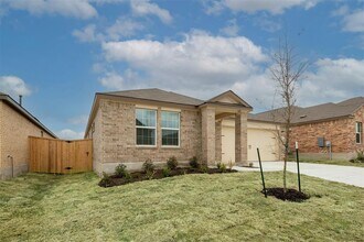 443 Sebring Cir in Hutto, TX - Building Photo - Building Photo
