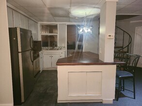 16 Queen Rd in Rocky Point, NY - Foto de edificio - Building Photo