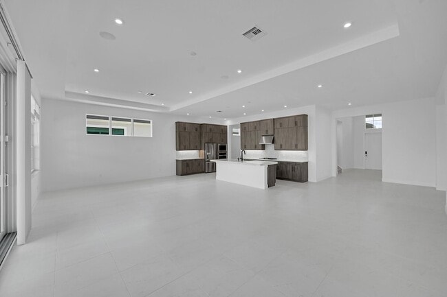 9524 St Germain Dr in Palm Beach Gardens, FL - Foto de edificio - Building Photo