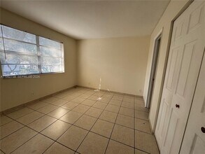 1024 Twin Lakes Dr in Coral Springs, FL - Building Photo - Building Photo