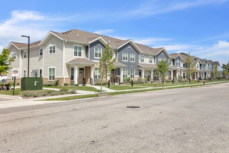 Union Court Apartments in Kenosha, WI - Foto de edificio - Building Photo