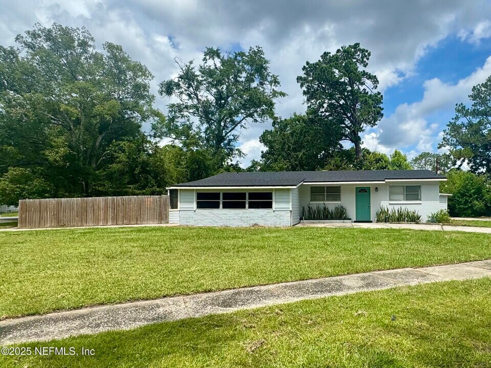 2366 Betsy Dr in Jacksonville, FL - Building Photo