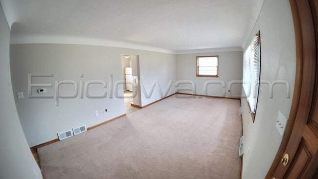 207 10th Ave in Hiawatha, IA - Building Photo - Building Photo