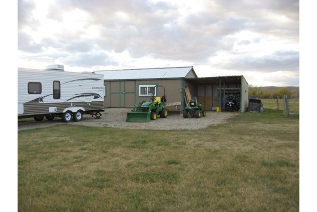 11 Rocky Flats Rd in Roberts, MT - Building Photo