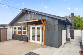 2602 Deodar St in Santa Ana, CA - Building Photo - Building Photo