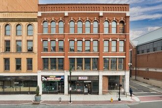 35 E Main St in Waterbury, CT - Foto de edificio - Building Photo