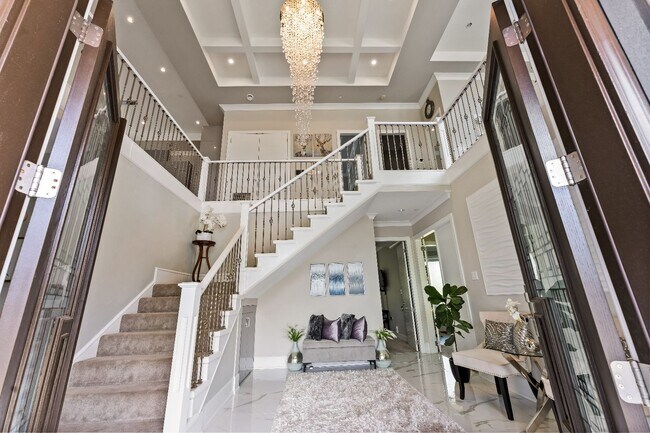 15721 Roper Ave in White Rock, BC - Building Photo - Building Photo