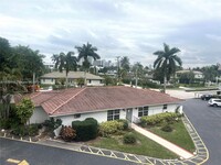 501 Blue Heron Dr in Hallandale Beach, FL - Foto de edificio - Building Photo