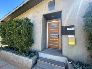 958 Camulos St in Los Angeles, CA - Foto de edificio - Building Photo