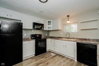 7516 Inverness Dr in Indianapolis, IN - Building Photo - Building Photo