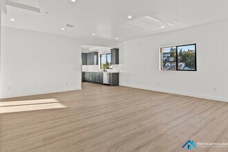 3005 La Paz Dr in Los Angeles, CA - Building Photo - Building Photo