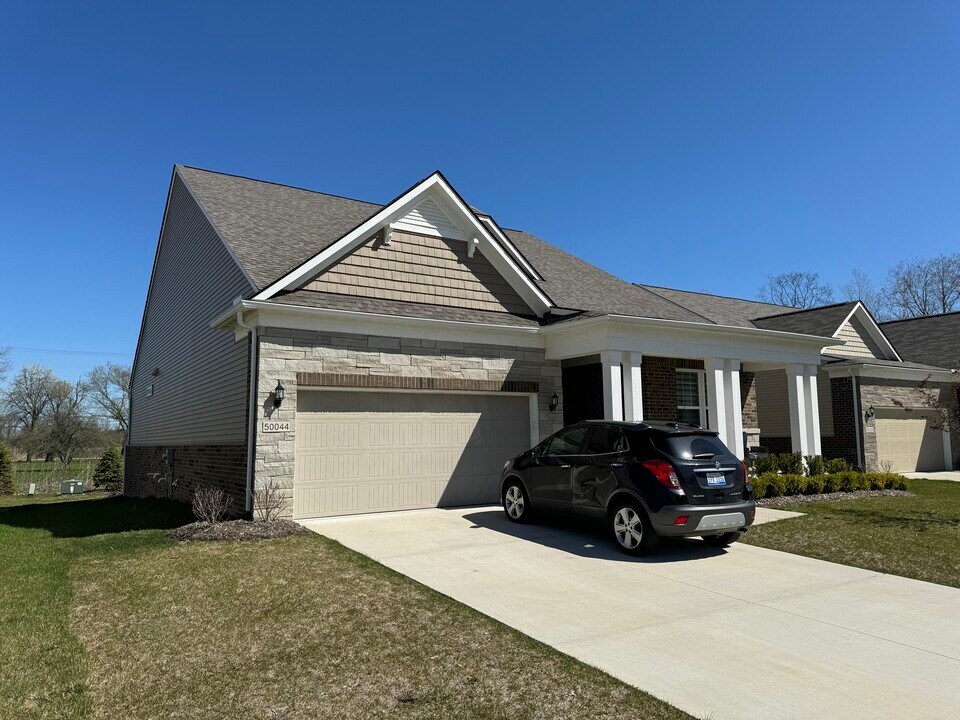 50044 Norfolk Ct in Canton Township, MI - Building Photo
