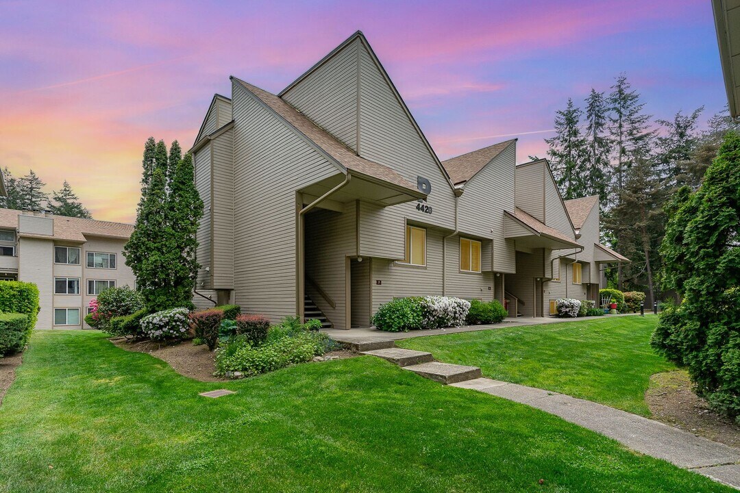 4420 146th Pl NE in Bellevue, WA - Building Photo