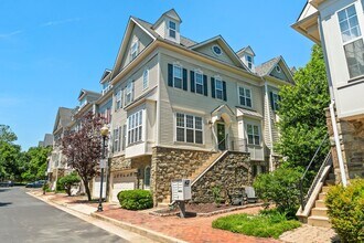 5061 Donovan Dr in Alexandria, VA - Foto de edificio - Building Photo
