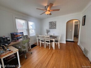 122 W Houstonia Ave in Royal Oak, MI - Foto de edificio - Building Photo