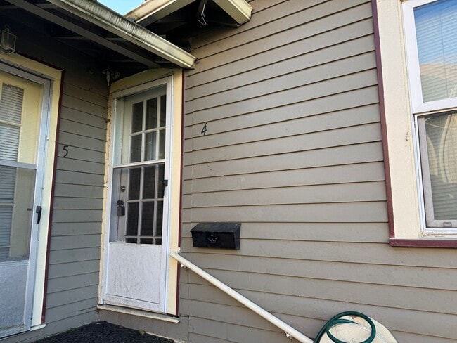 118 E Victoria Ave in Burlington, WA - Building Photo - Building Photo